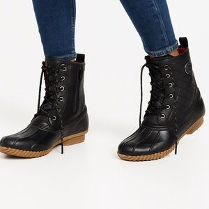Tommy Hilfiger Black Quilted Lace-Up Duck Boot Red Lining – Women’s US 9M
